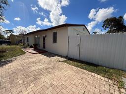 Picture of 2271 SW 42Nd Way, Fort Lauderdale, FL 33317