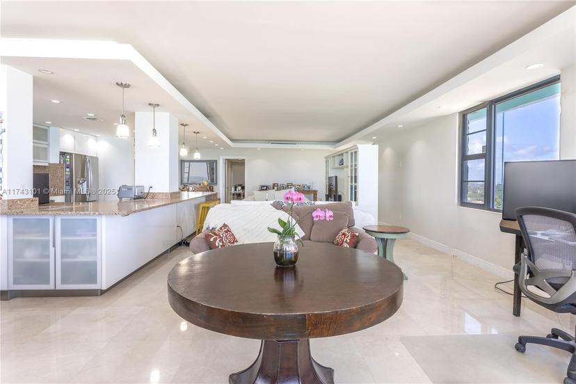 Picture of 5255 Collins Ave # 11E, Miami Beach FL 33140