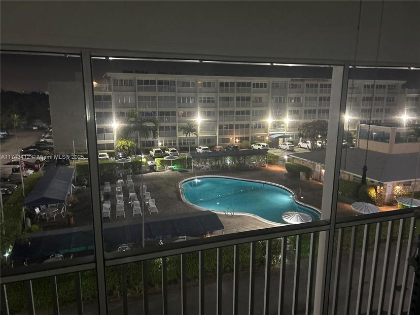 Picture of 329 SE 3Rd St # 405T, Hallandale Beach FL 33009