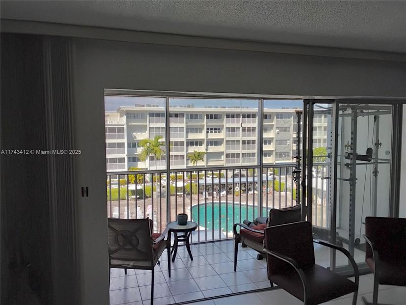 Picture of 329 SE 3Rd St # 405T, Hallandale Beach FL 33009