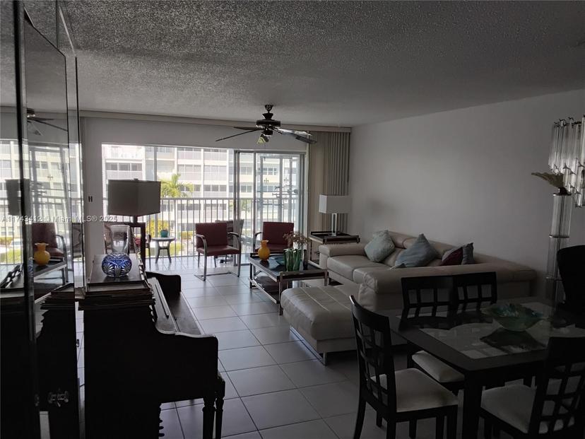 Picture of 329 SE 3Rd St # 405T, Hallandale Beach FL 33009