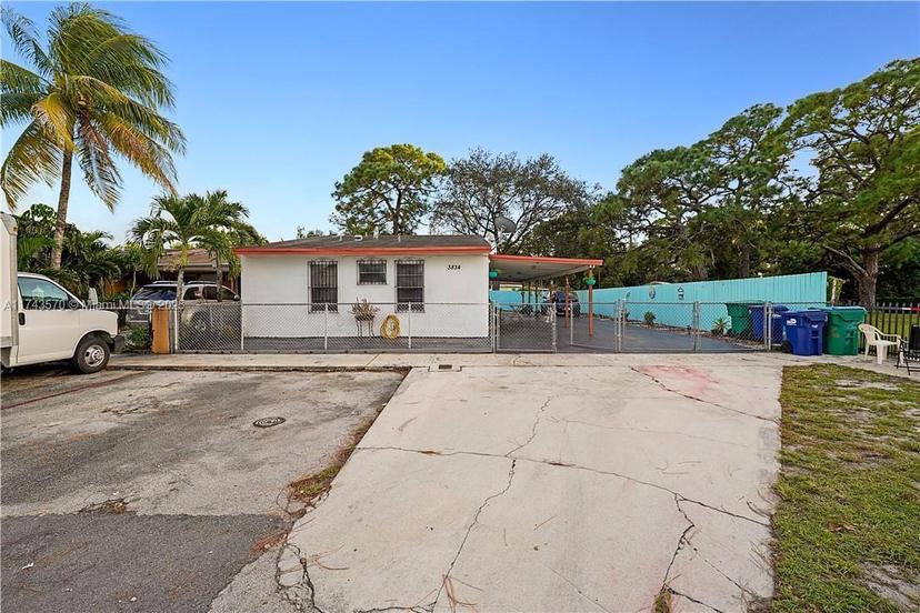 Picture of 3834 NW 213Th St, Miami Gardens FL 33055