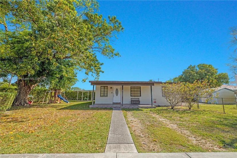 Picture of 4901 SW 100Th Ct, Miami FL 33165