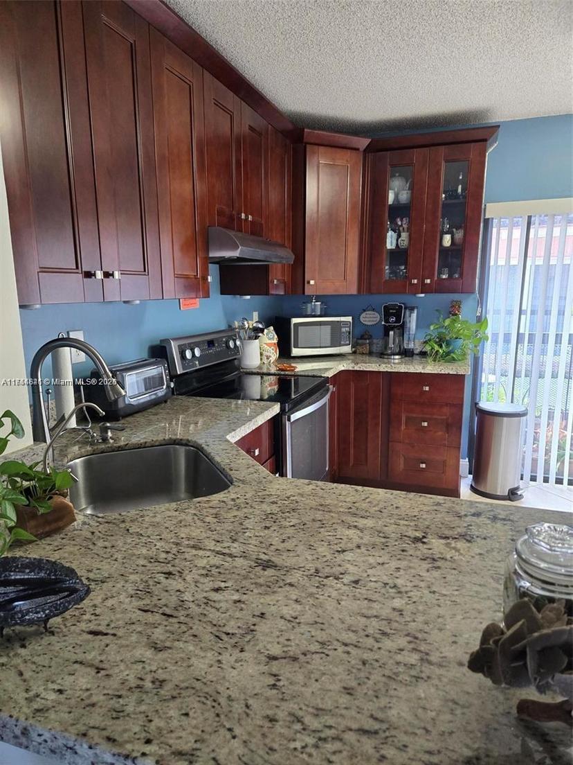 Picture of 2174 W 60Th St # 17205, Hialeah FL 33016