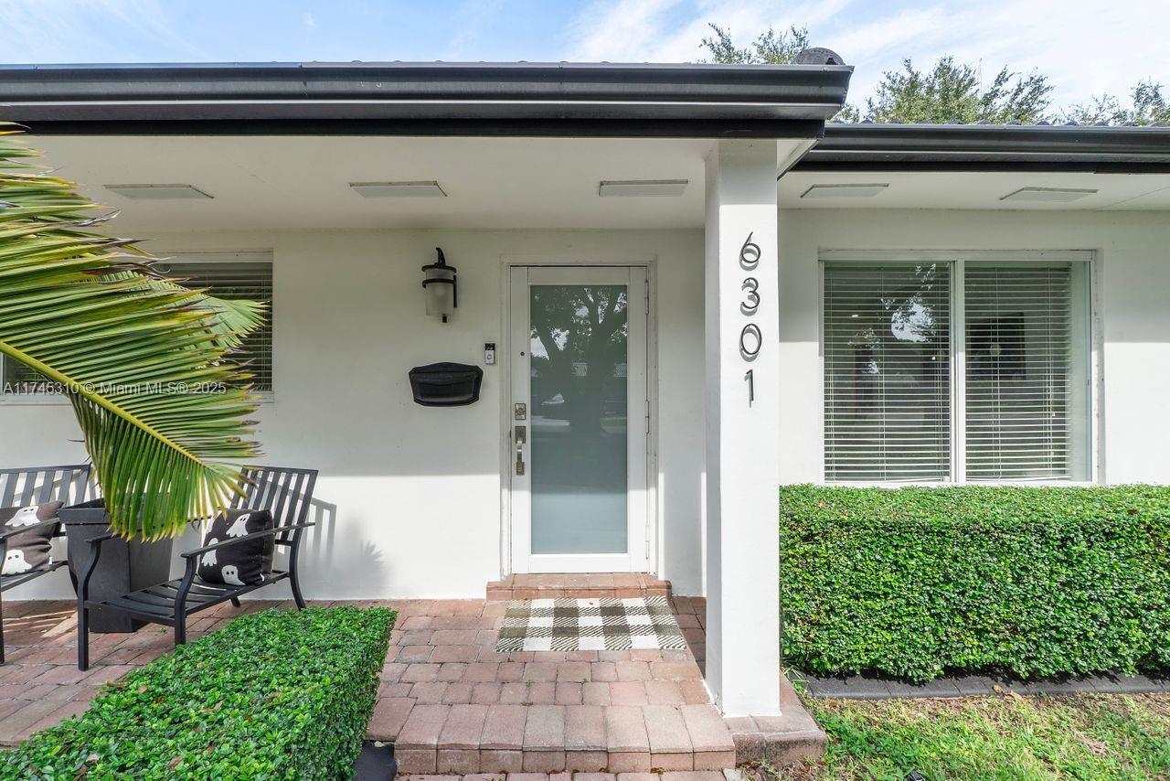 Picture of 6301 Lake Geneva Rd, Miami Lakes, FL 33014