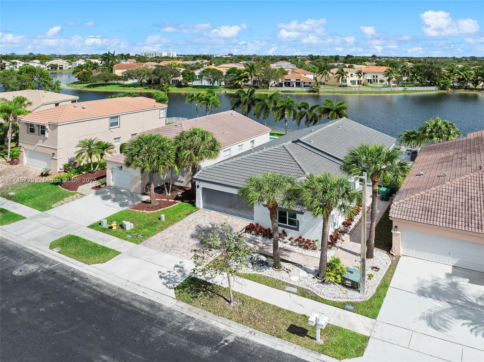 Picture of 1355 NW 159Th Ave, Pembroke Pines, FL 33028