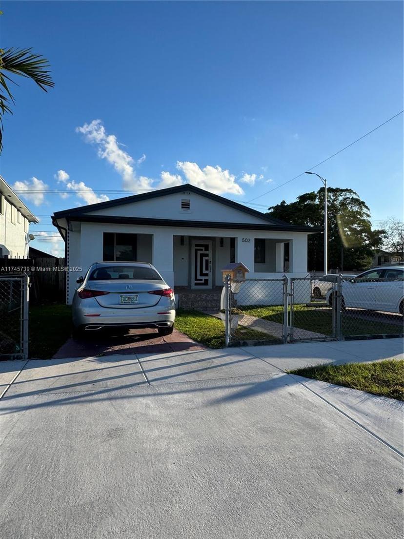 Picture of 502 E 14Th St, Hialeah FL 33010