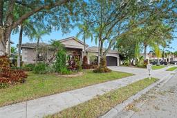 Picture of 1047 SW 159Th Way, Pembroke Pines, FL 33027