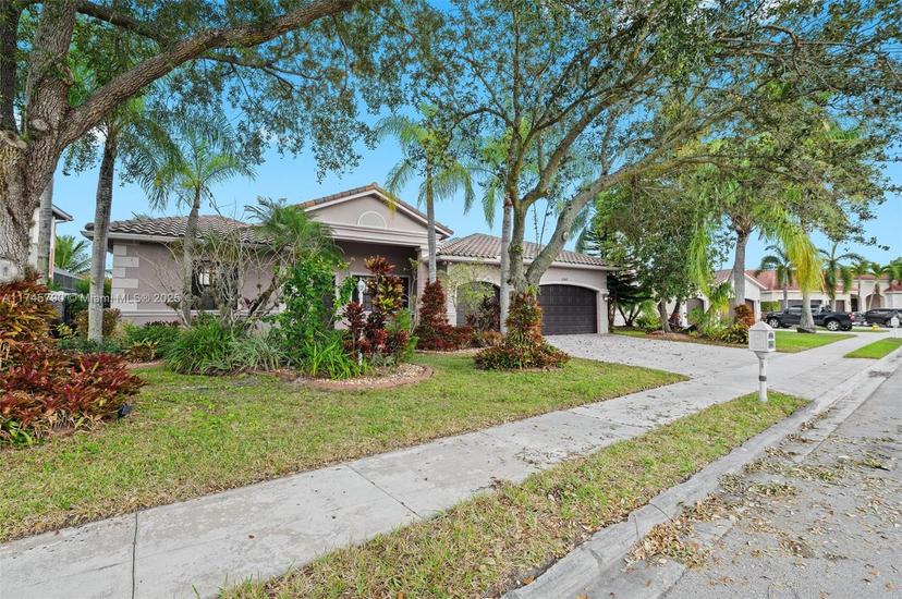 Picture of 1047 SW 159Th Way, Pembroke Pines FL 33027