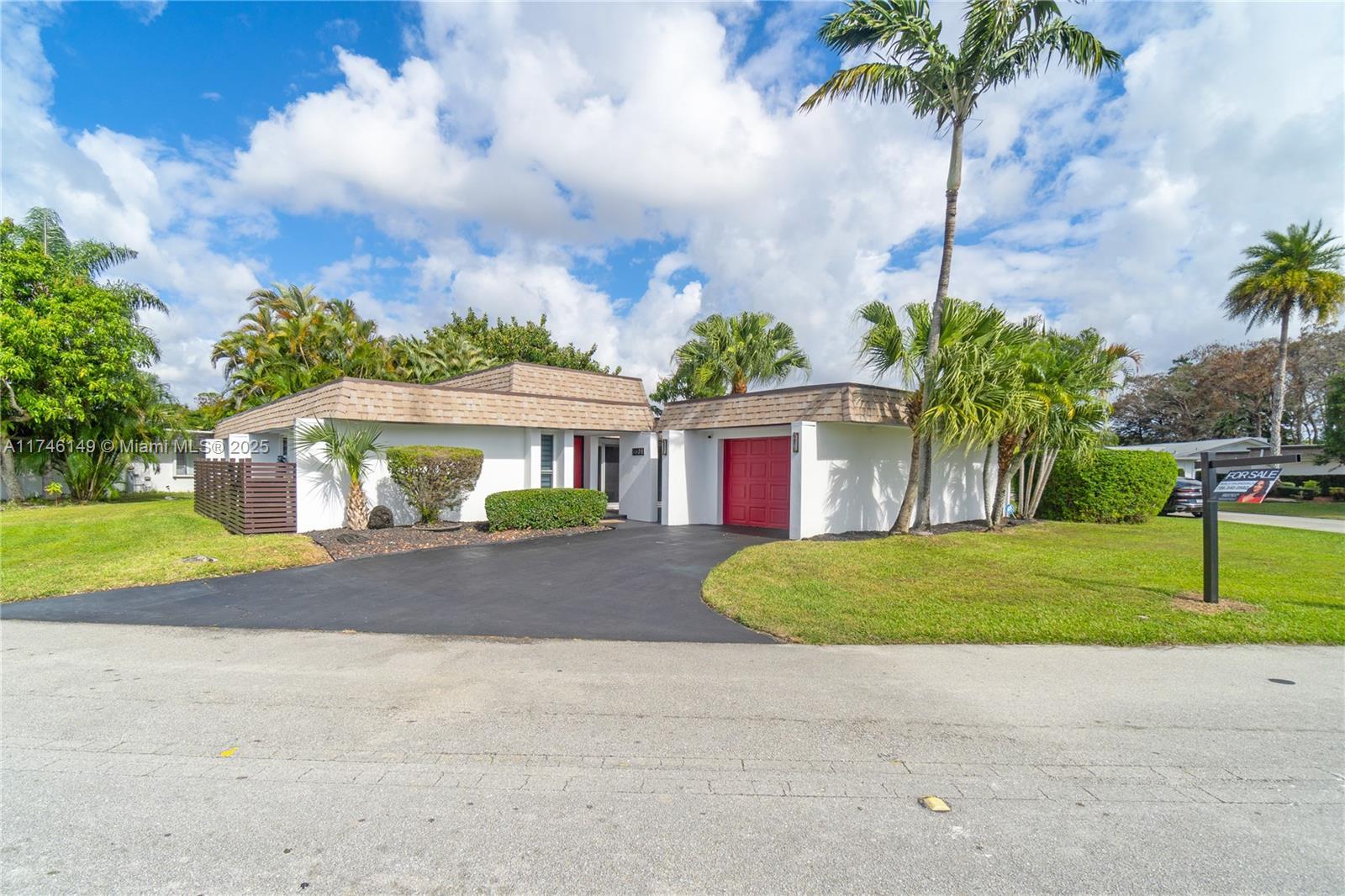 Picture of 5601 White Cedar Ln, Tamarac, FL 33319