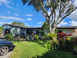 Picture of 2251 NW 87Th Terrace, Pembroke Pines, FL 33024