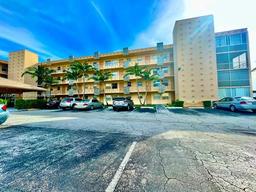 Picture of 2145 Pierce St # 122, Hollywood, FL 33020