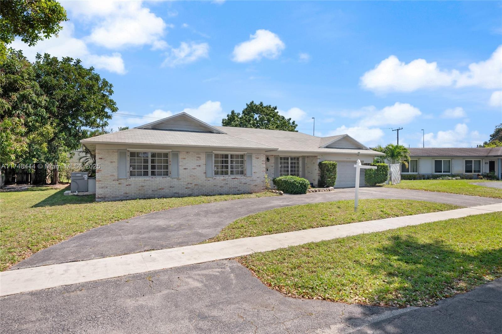 Picture of 940 SW 52Nd Ave, Plantation, FL 33317