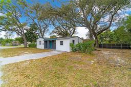 Picture of 16104 NE 3Rd Ave, Miami, FL 33162