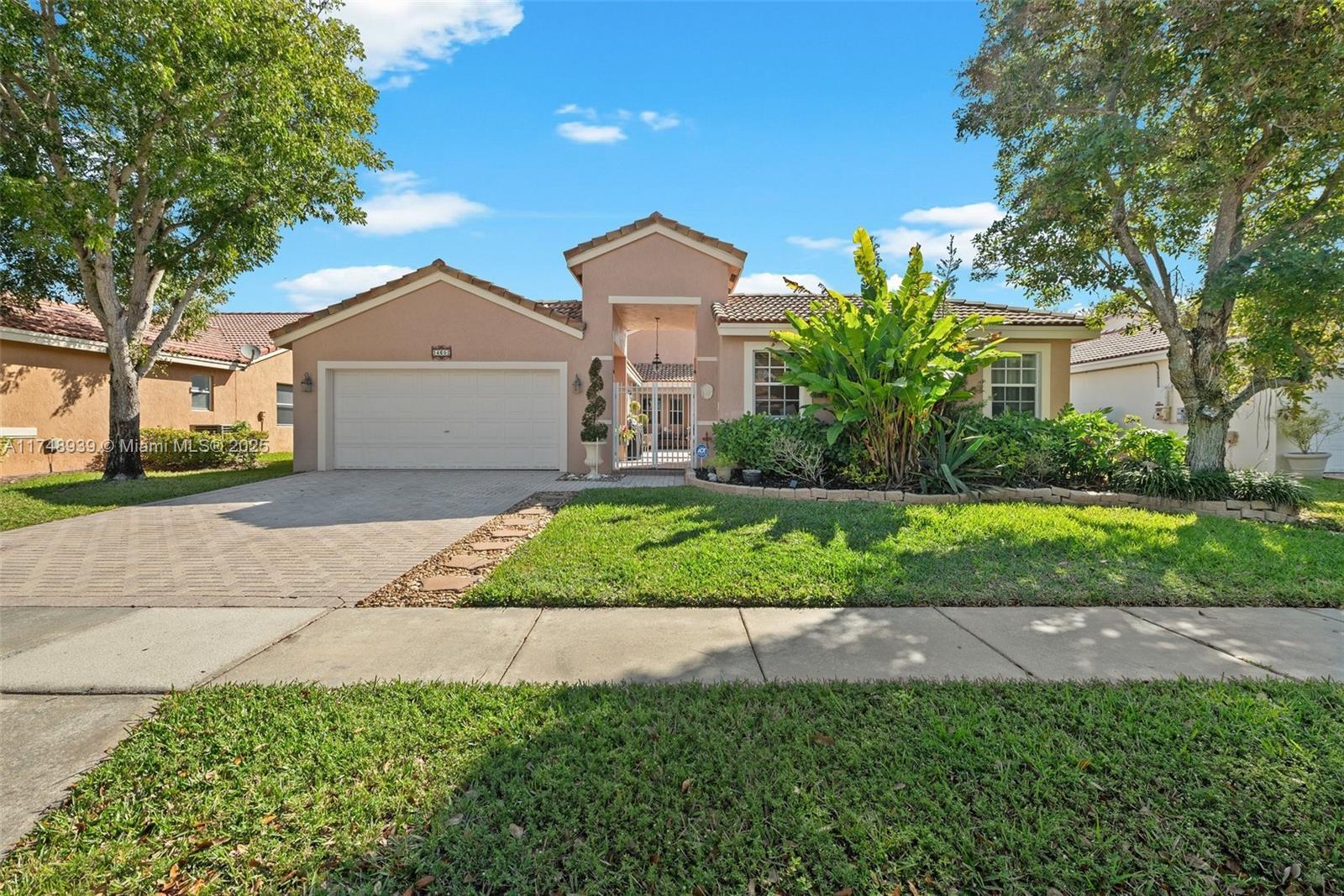 Picture of 465 SW 198Th Ter, Pembroke Pines, FL 33029