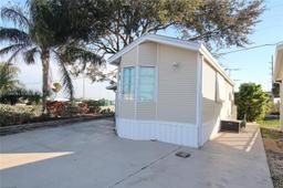 Picture of 1159 SE Daniels Rd # 1, Moore Haven, FL 33471