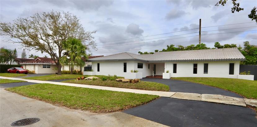 Picture of 1925 NE 214Th Ter, Miami FL 33179