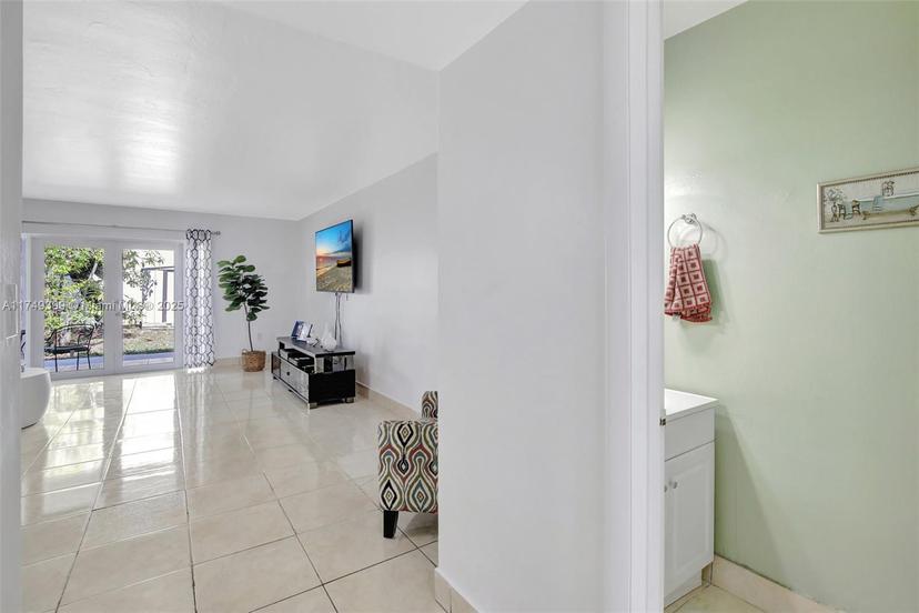 Picture of 1945 W 72Nd St, Hialeah FL 33014