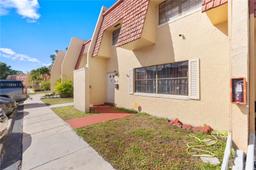 Picture of 39 Canterbury Ln # 39, Tamarac, FL 33319