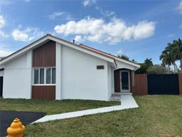 Picture of 2400 SW 113Th Ct, Miami, FL 33165