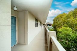 Picture of 901 Colony Point Cir # 521, Pembroke Pines, FL 33026