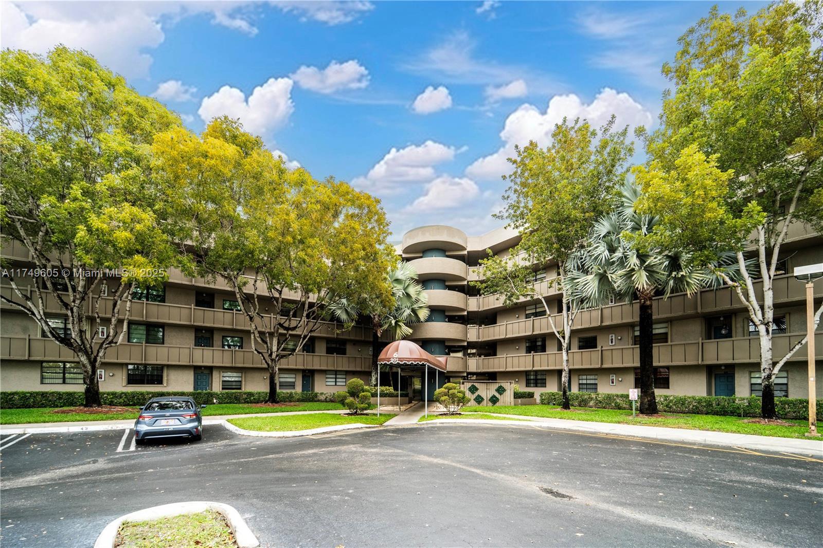 Picture of 901 Colony Point Cir # 521, Pembroke Pines, FL 33026