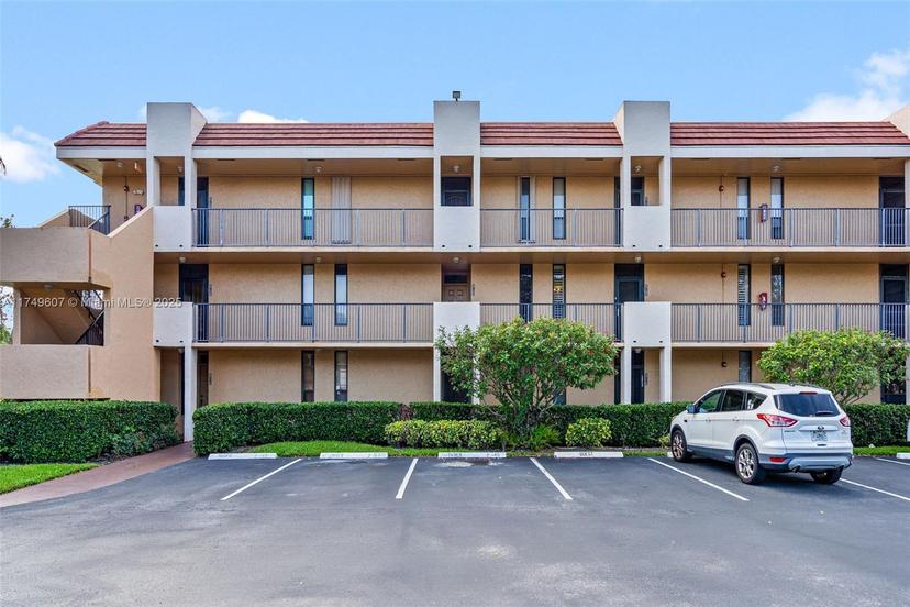 Picture of 5711 Coral Lake Dr # 111, Margate FL 33063