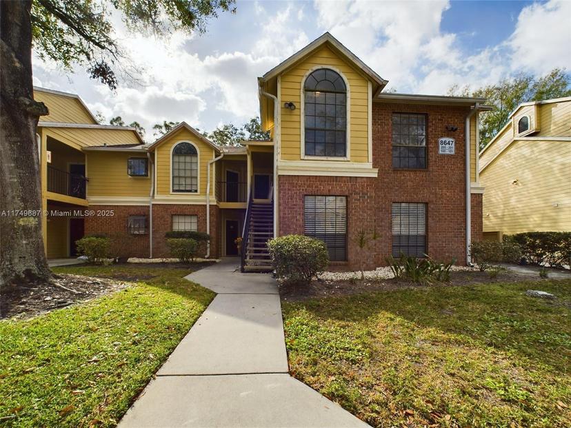 Picture of 8647 Mallard Reserve # 201, Tampa FL 33614