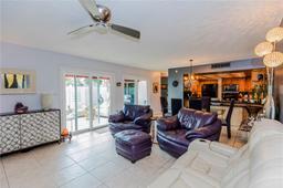 Picture of 565 NW 98Th Ave # 565, Plantation, FL 33324