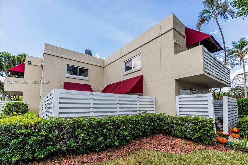 Picture of 565 NW 98Th Ave # 565, Plantation FL 33324