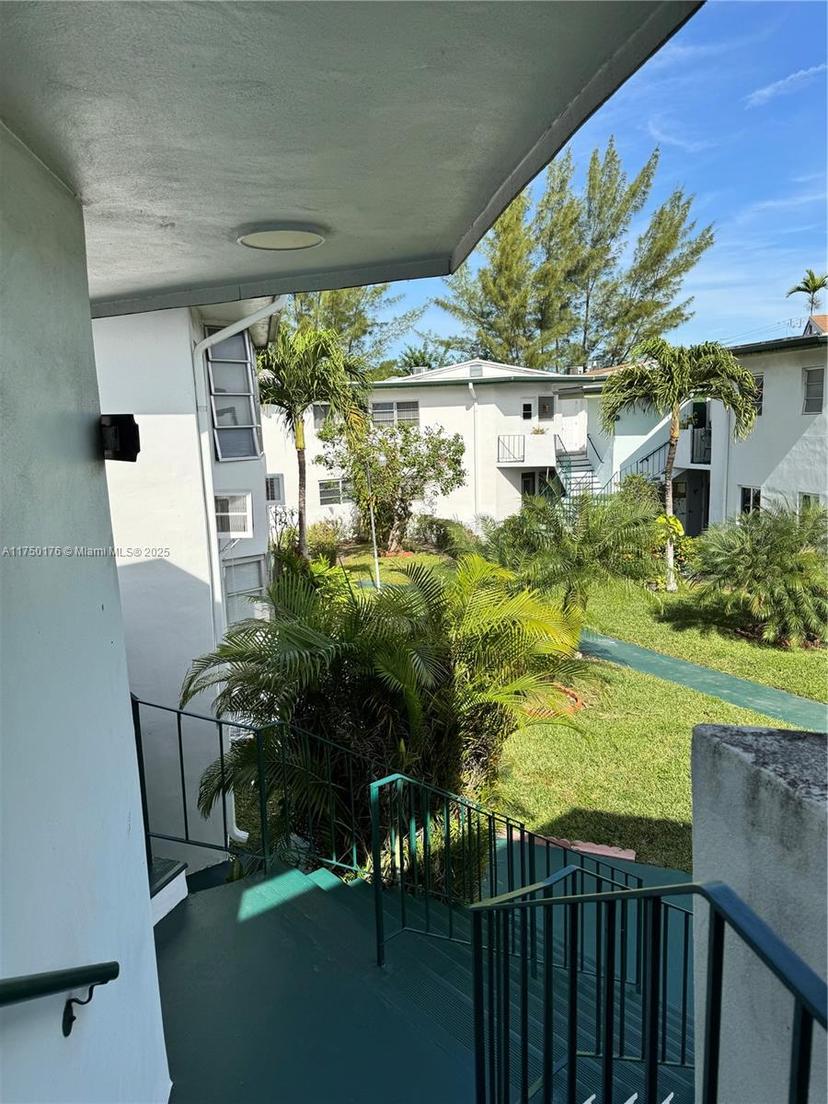 Picture of 18780 NE 18Th Ave # 222, Miami FL 33179