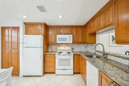 Picture of 900 Colony Point Cir # 408, Pembroke Pines, FL 33026