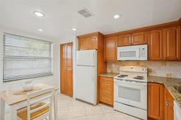 Picture of 900 Colony Point Cir # 408, Pembroke Pines, FL 33026