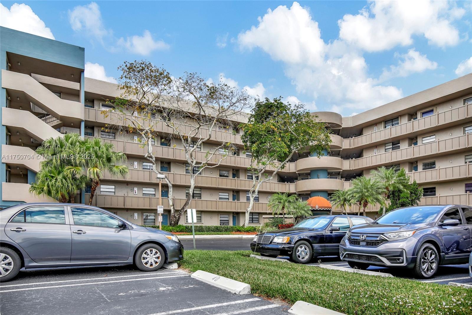 Picture of 1001 Colony Point Cir # 517, Pembroke Pines, FL 33026