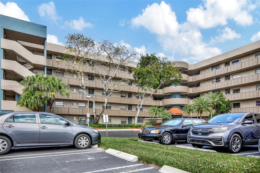 Picture of 1001 Colony Point Cir # 517, Pembroke Pines FL 33026