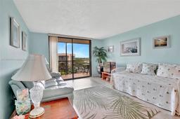 Picture of 1001 Colony Point Cir # 517, Pembroke Pines, FL 33026