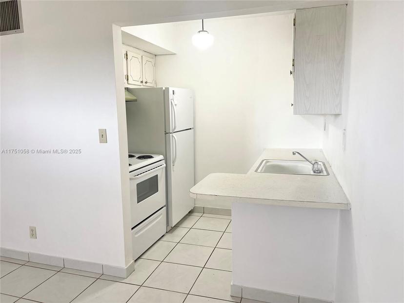 Picture of 2145 Pierce St # 421, Hollywood FL 33020