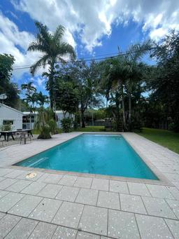 Picture of 11660 NE 8 Ave, Biscayne Park, FL 33161