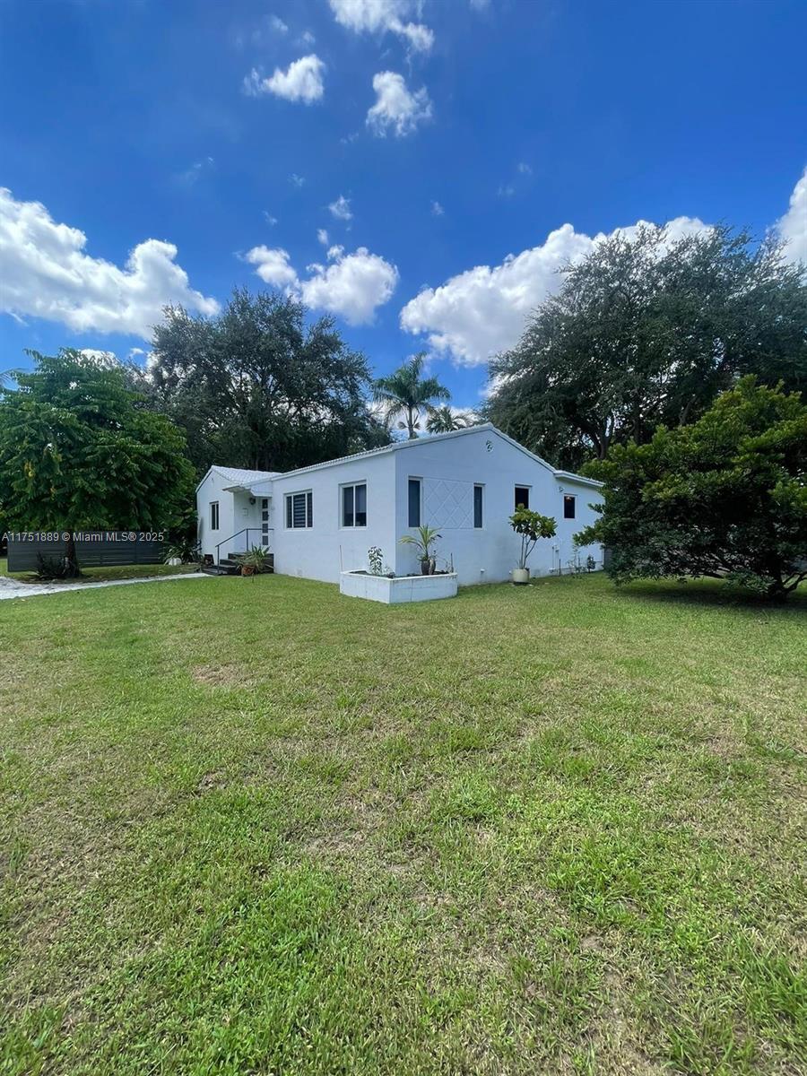 Picture of 11660 NE 8 Ave, Biscayne Park, FL 33161