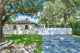 Picture of 11102 NE 9Th Ct, Biscayne Park, FL 33161