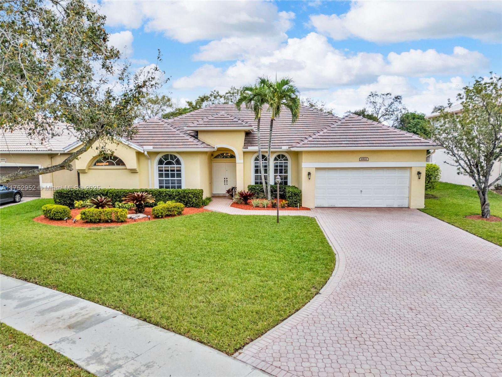 Picture of 6922 E Mariposa Cir E, Pembroke Pines, FL 33331