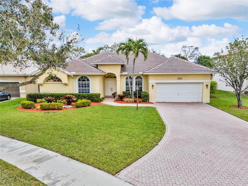 Picture of 6922 E Mariposa Cir E, Pembroke Pines FL 33331