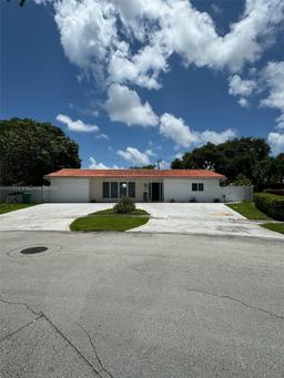 Picture of 20701 NE 19Th Ct, Miami, FL 33179