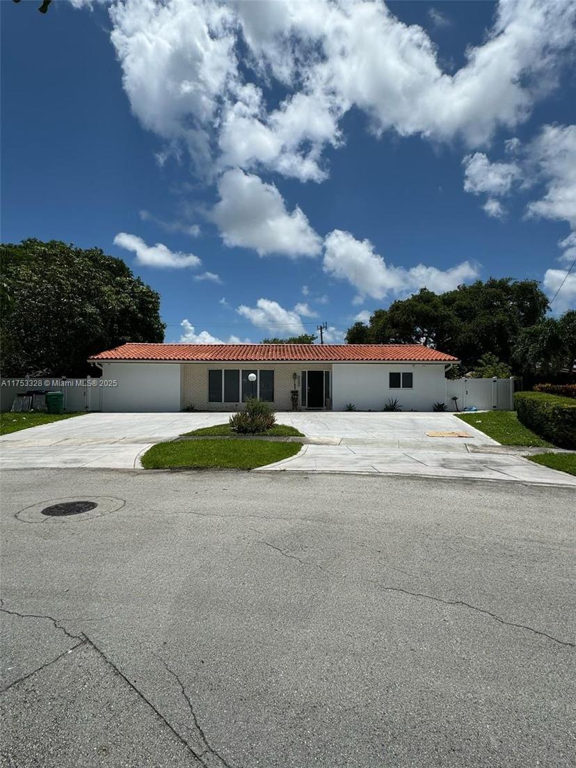 Picture of 20701 NE 19Th Ct, Miami FL 33179