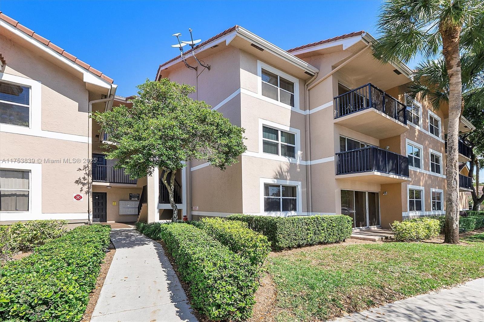 Picture of 8955 Wiles Rd # 104, Coral Springs, FL 33067