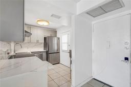 Picture of 20500 W Country Club Dr # 512, Aventura, FL 33180