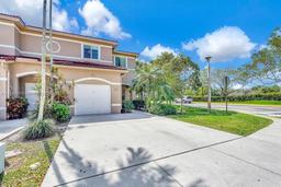 Picture of 7952 N Southwood Cir, Davie, FL 33328