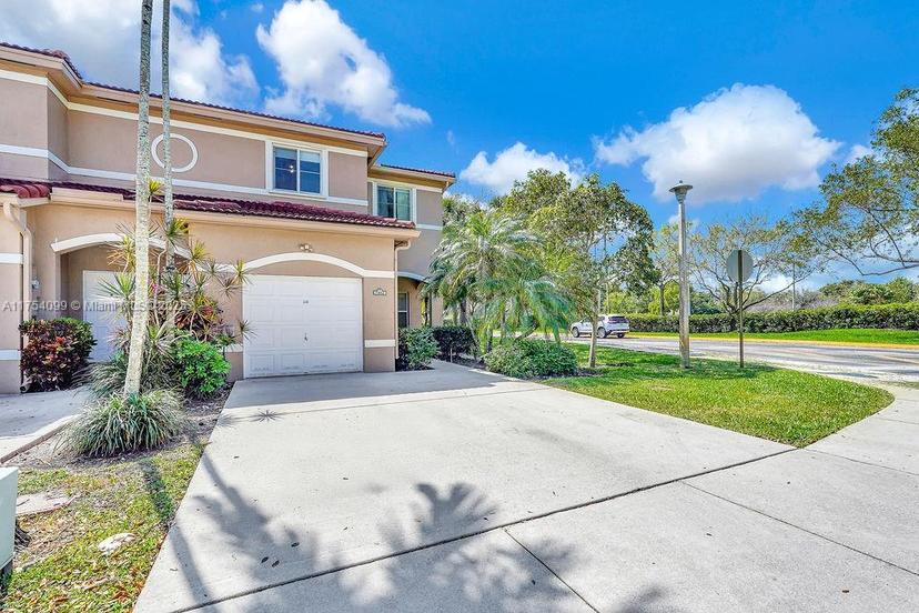 Picture of 7952 N Southwood Cir, Davie FL 33328