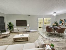 Picture of 118 Lake Pine Cir # 1, Green Acres, FL 33463