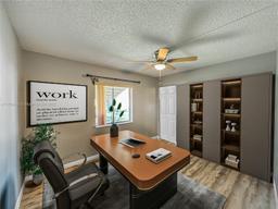 Picture of 118 Lake Pine Cir # 1, Green Acres, FL 33463